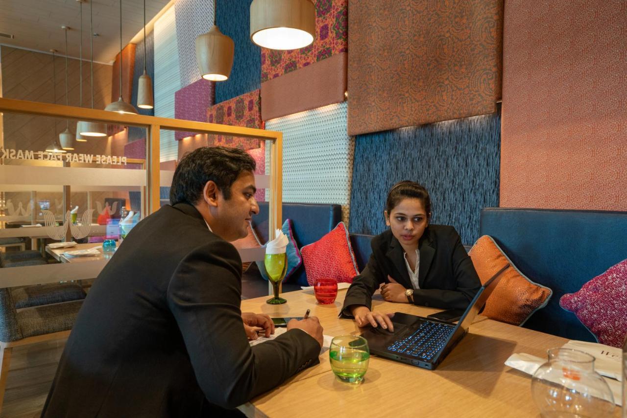 Welcomhotel By Itc Hotels, Racecourse, Коимбатур Экстерьер фото A meeting at the business center