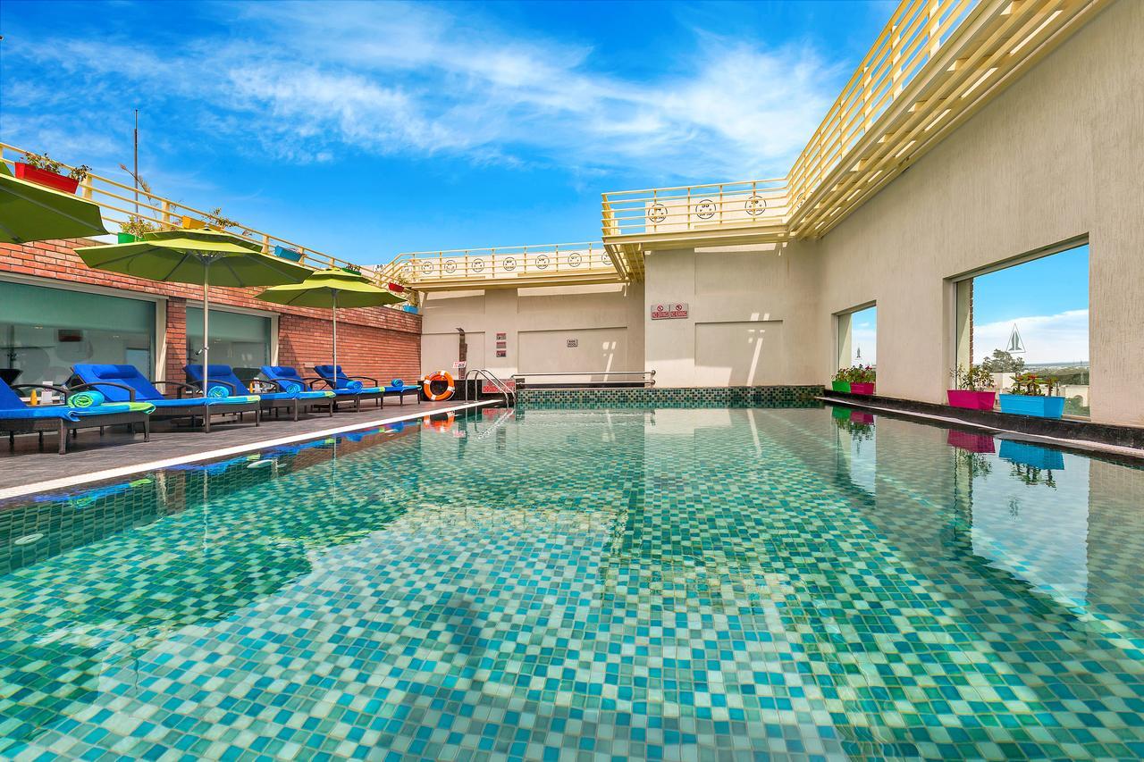 Welcomhotel By Itc Hotels, Racecourse, Коимбатур Экстерьер фото Rooftop pool at the hotel