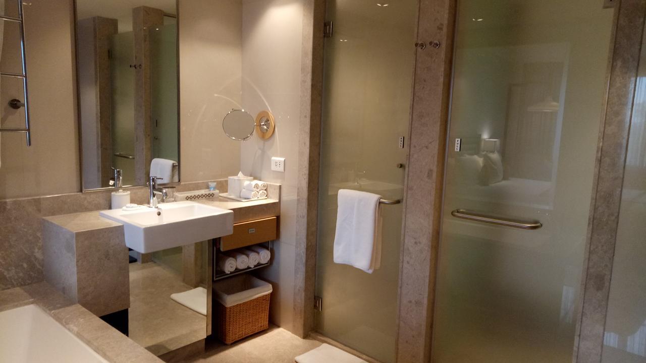 Welcomhotel By Itc Hotels, Racecourse, Коимбатур Экстерьер фото A shower door