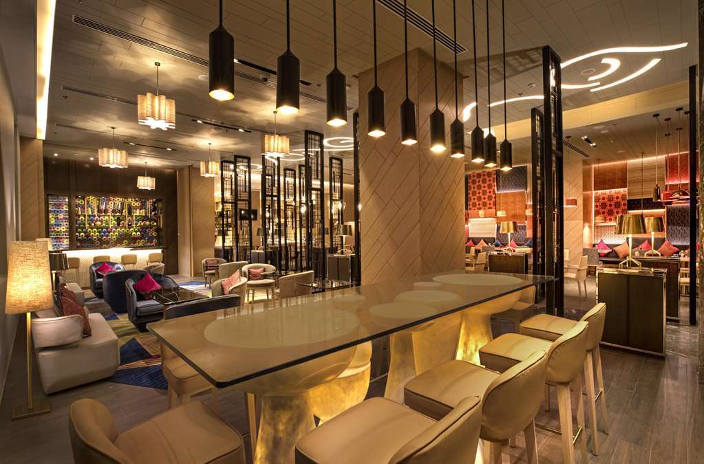 Welcomhotel By Itc Hotels, Racecourse, Коимбатур Ресторан фото The lounge at the airport